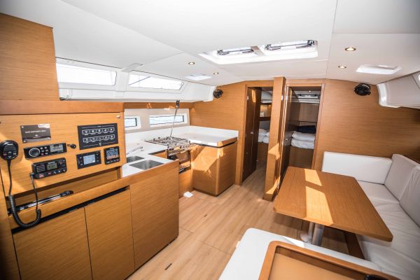 Sugar Yachting  - Mad Kiss